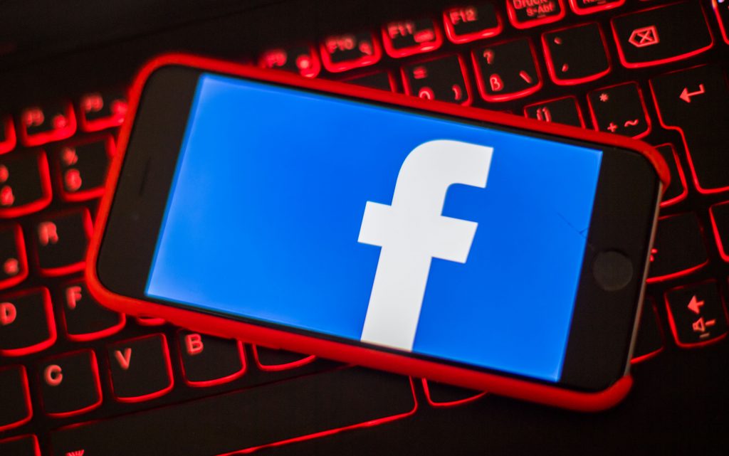 Facebook alerts users affected by Cambridge Analytica scandal